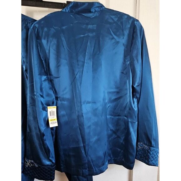 Morgan Taylor Intimates woman Sz M silky satiny blue embroidery 2pcs set of pjs - Picture 2 of 13